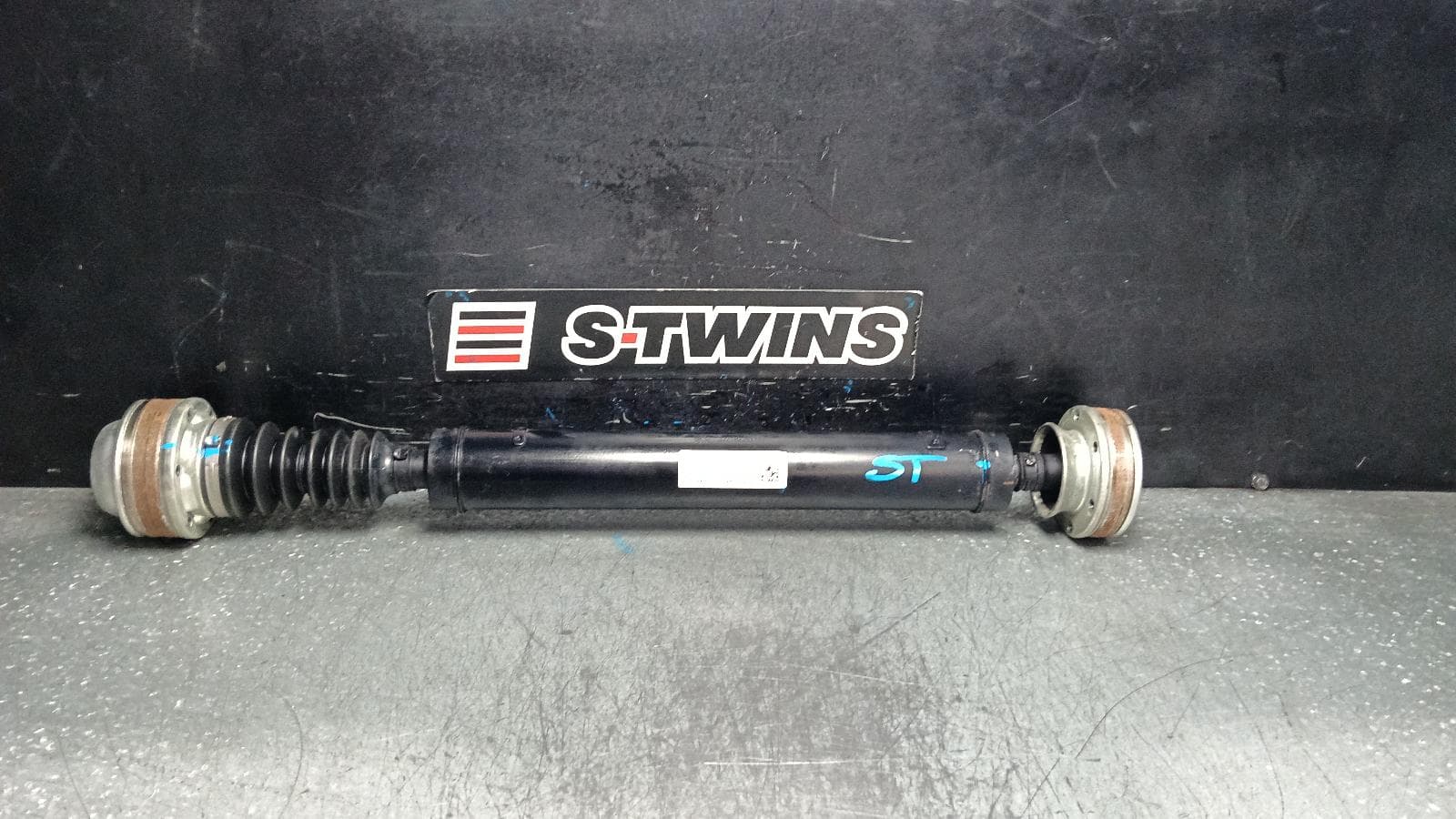 Used auto part listing image: 2021 FORD RANGER FRONT PROP SHAFT 2.0, DIESEL, AUTO T/M, PX SERIES 3, 06/18-04/22 0000402748