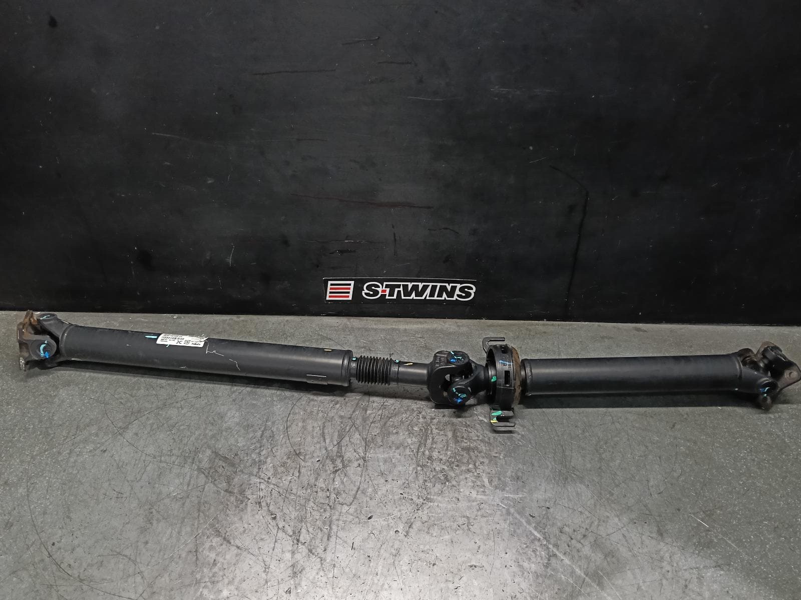 Used auto part listing image: 2021 FORD RANGER REAR PROP SHAFT PX SERIES 3, 4WD, NON RAPTOR, 2.0, DIESEL, AUTO T/M, 06/18-04/22 0000402749