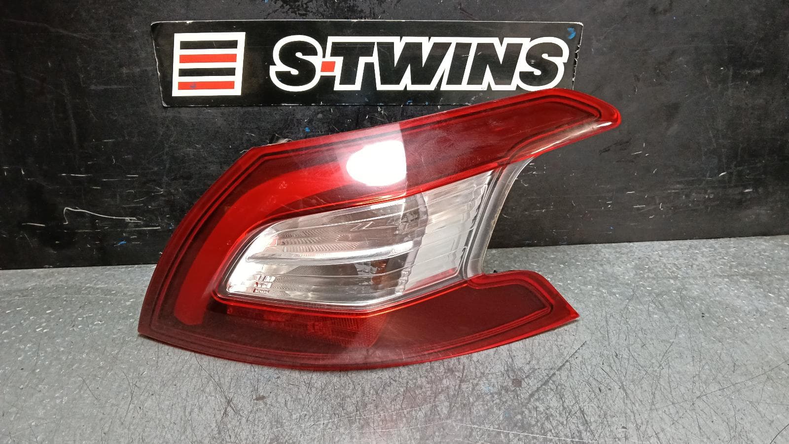 Used auto part listing image: 2016 PEUGEOT 308 RIGHT TAILLIGHT T9, HATCH, 10/14-06/17 0000402589