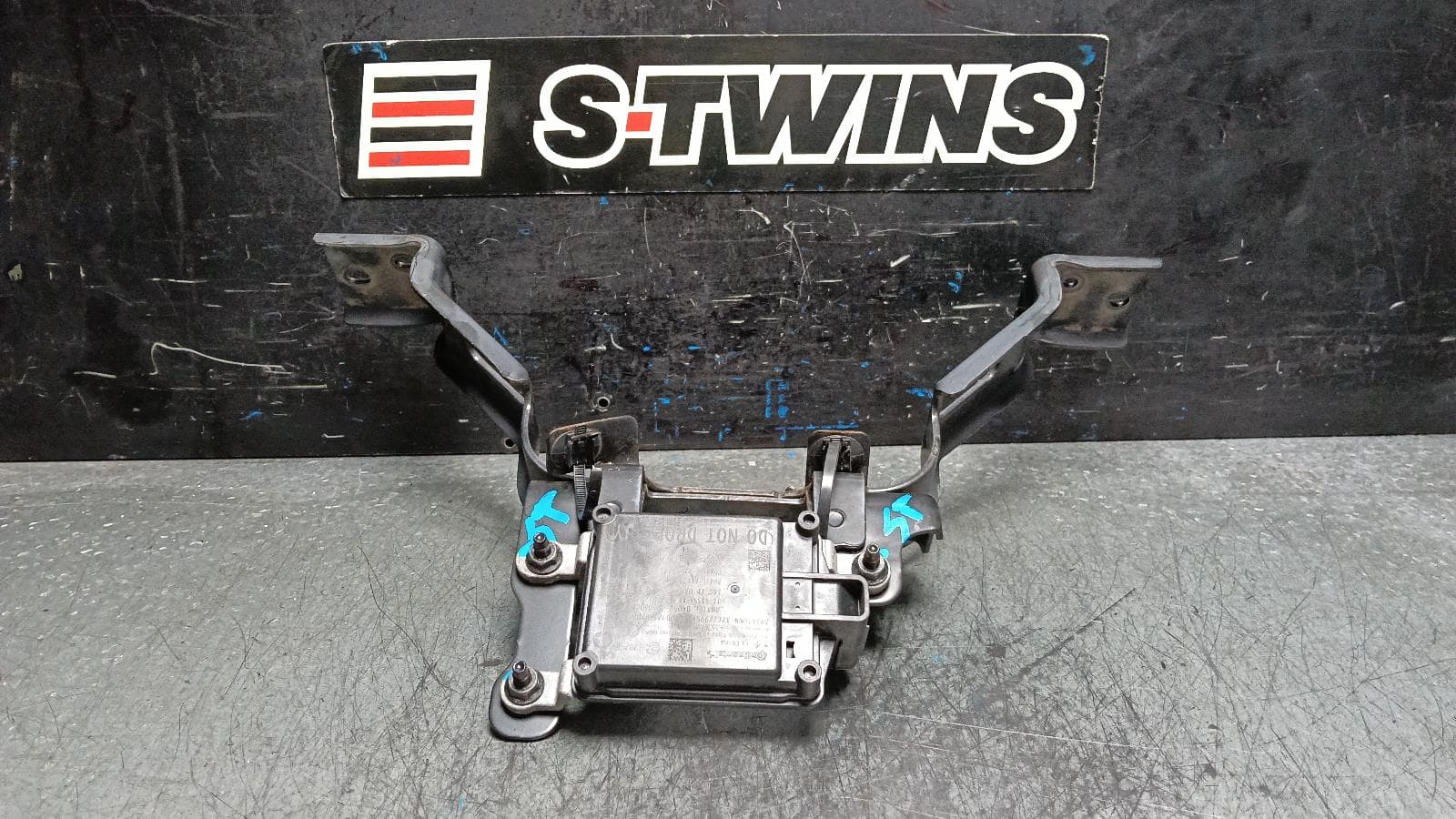 Used auto part listing image: 2021 NISSAN XTRAIL REVERSE CAMERA FRONT RADAR SENSOR, P/N 284385HK6A, T32, 02/17-07/22 0000398284