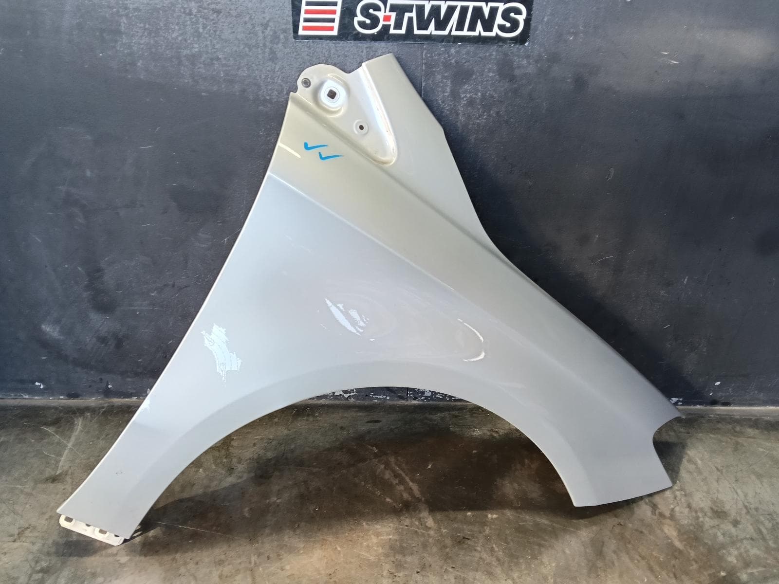 Used auto part listing image: 2013 MERCEDES B CLASS RIGHT GUARD W246, 12/11-02/19 0000406832
