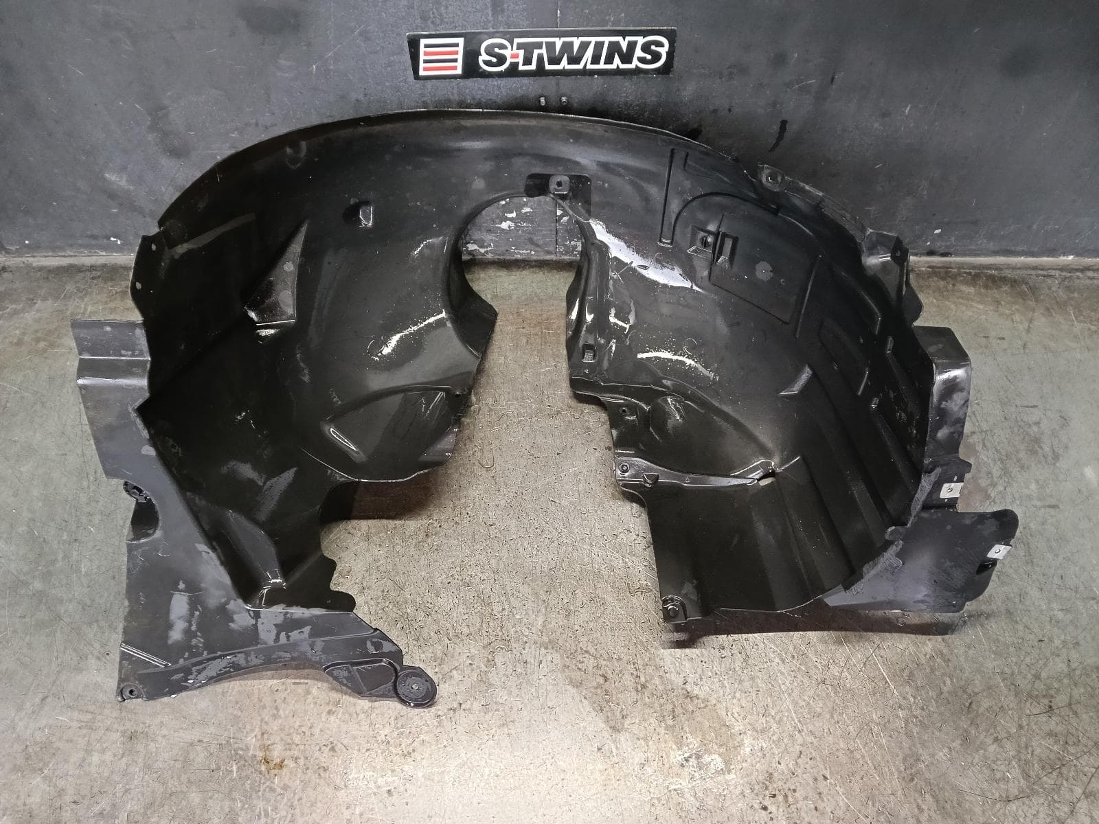 Used auto part listing image: 2013 MERCEDES B CLASS RIGHT GUARD LINER W246, 12/11-02/19 0000407002