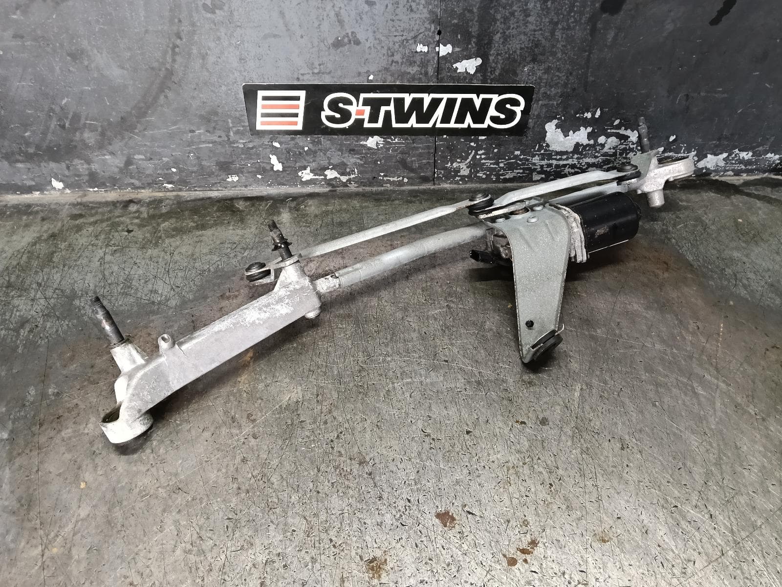 Used auto part listing image: 2013 MERCEDES B CLASS WIPER MOTOR FRONT, W246, 12/11-02/19 0000407008