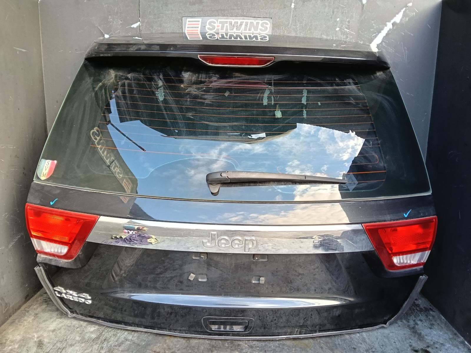 Used auto part listing image: 2012 JEEP GRANDCHEROKEE BOOTLID TAILGATE TAILGATE, WK, 10/10-03/13 0000405925