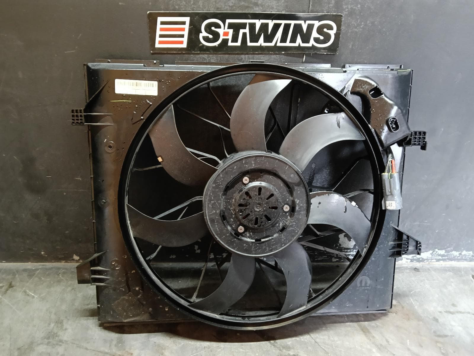 Used auto part listing image: 2012 JEEP GRANDCHEROKEE FAN RADIATOR FAN, 3.6, 4WD, WK, 10/10-06/13 0000406027