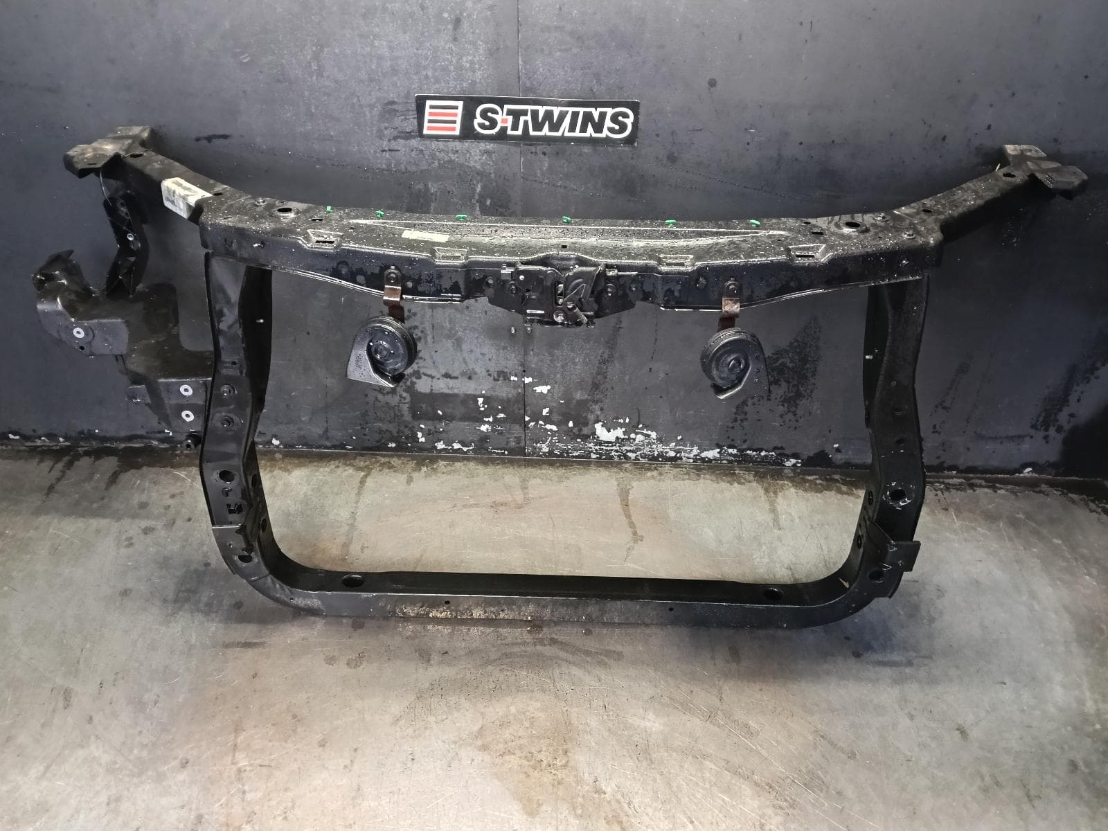 Used auto part listing image: 2012 JEEP GRANDCHEROKEE RADIATOR SUPPORT PETROL, BOLT ON TYPE, WK, 10/10-02/22 0000405872