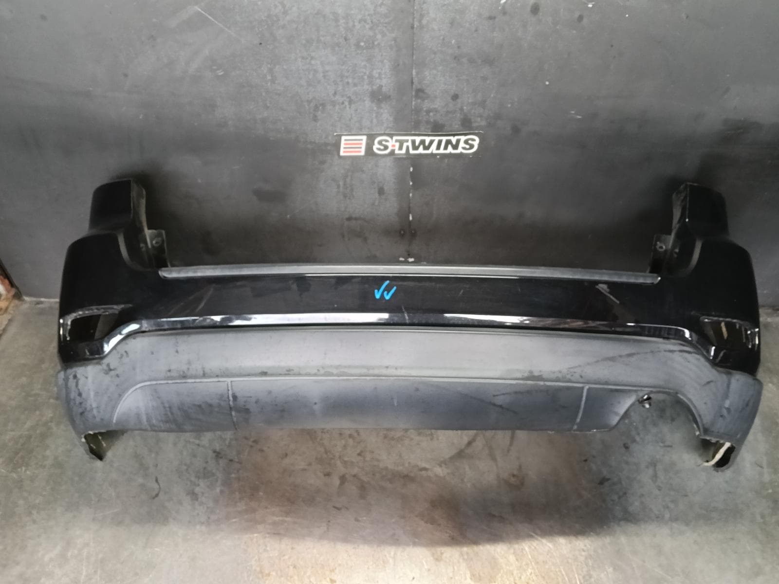 Used auto part listing image: 2012 JEEP GRANDCHEROKEE REAR BUMPER BUMPER BAR, NON PARK SENSOR TYPE, WK, LAREDO, 10/10-03/13 0000406016
