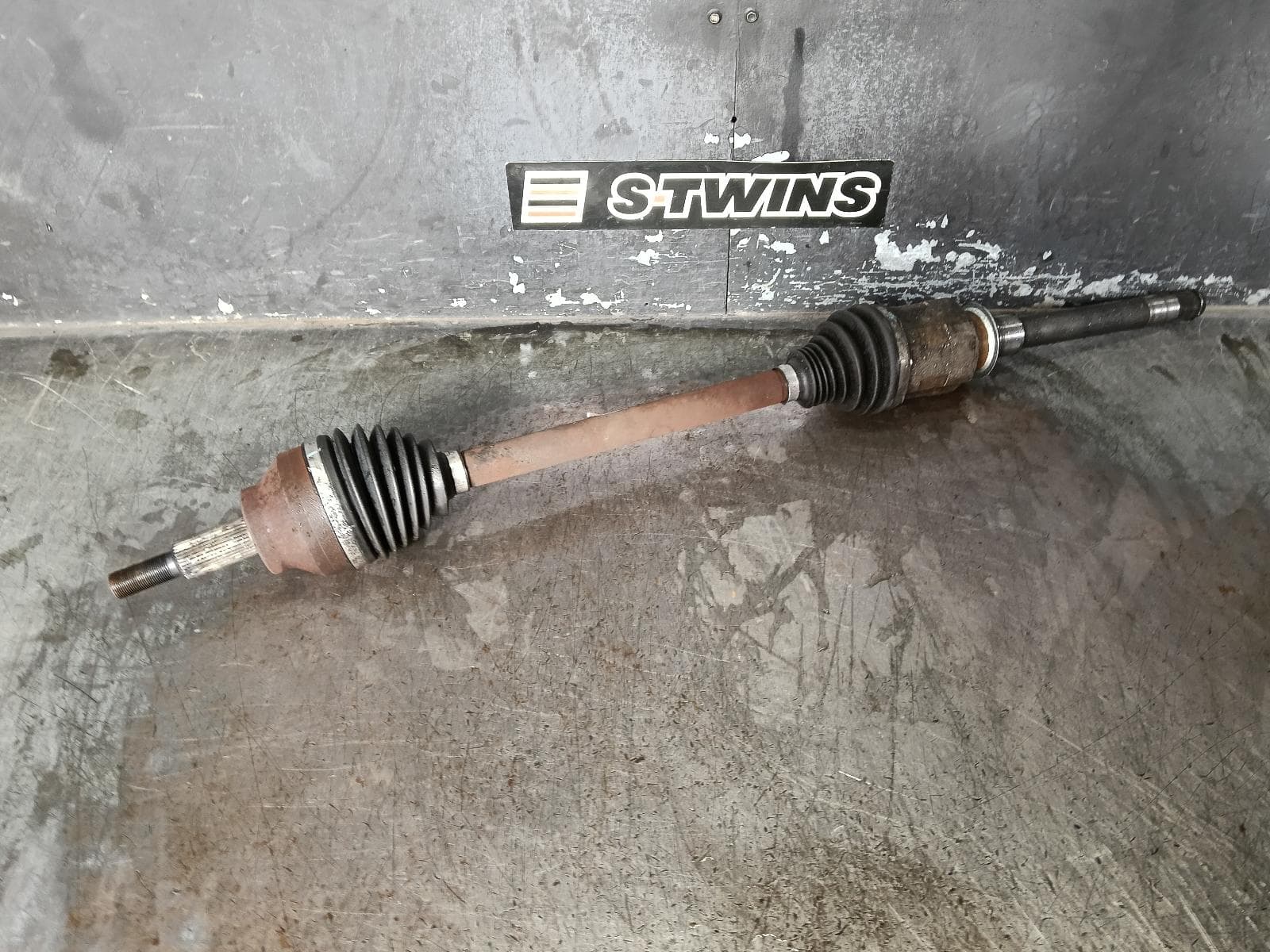 Used auto part listing image: 2012 JEEP GRANDCHEROKEE RIGHT DRIVESHAFT FRONT, WK, 10/10-03/13 0000406043