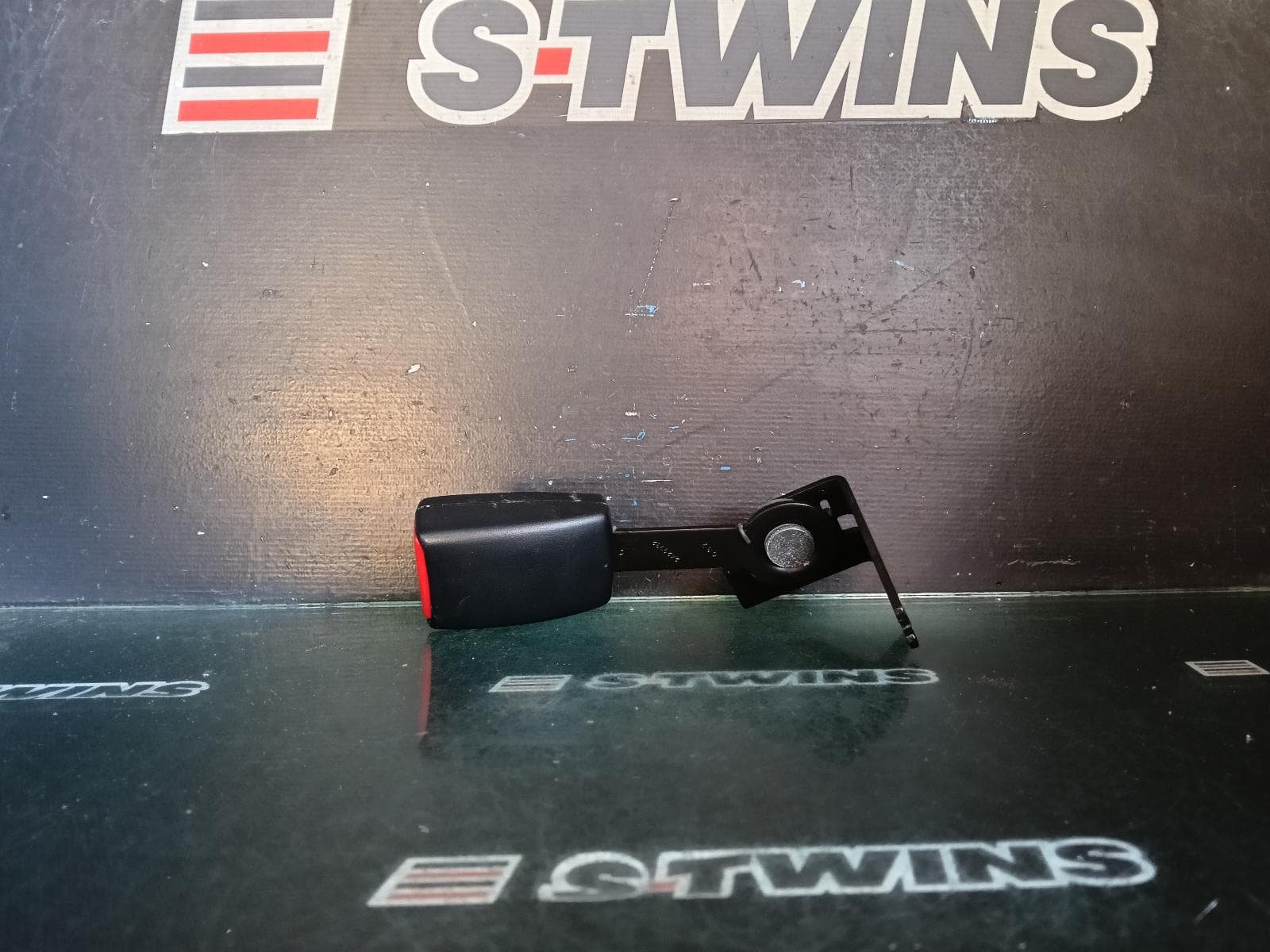 Used auto part listing image: 2012 JEEP GRANDCHEROKEE SEAT BELT STALK LH REAR, SEAT BELT STALK ONLY, WK, 10/10-08/18 0000406049