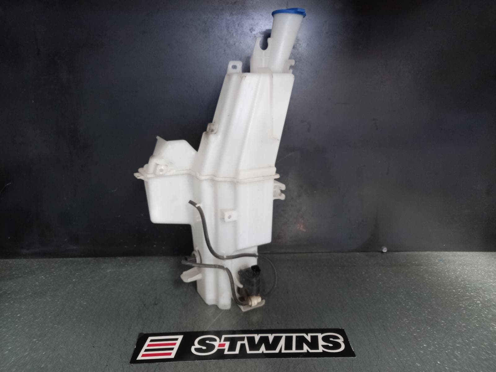 Used auto part listing image: 2019 KIA SPORTAGE WASHER BOTTLE QL, W/ H/LAMP WASHER TYPE, 10/15-08/21 0000369889