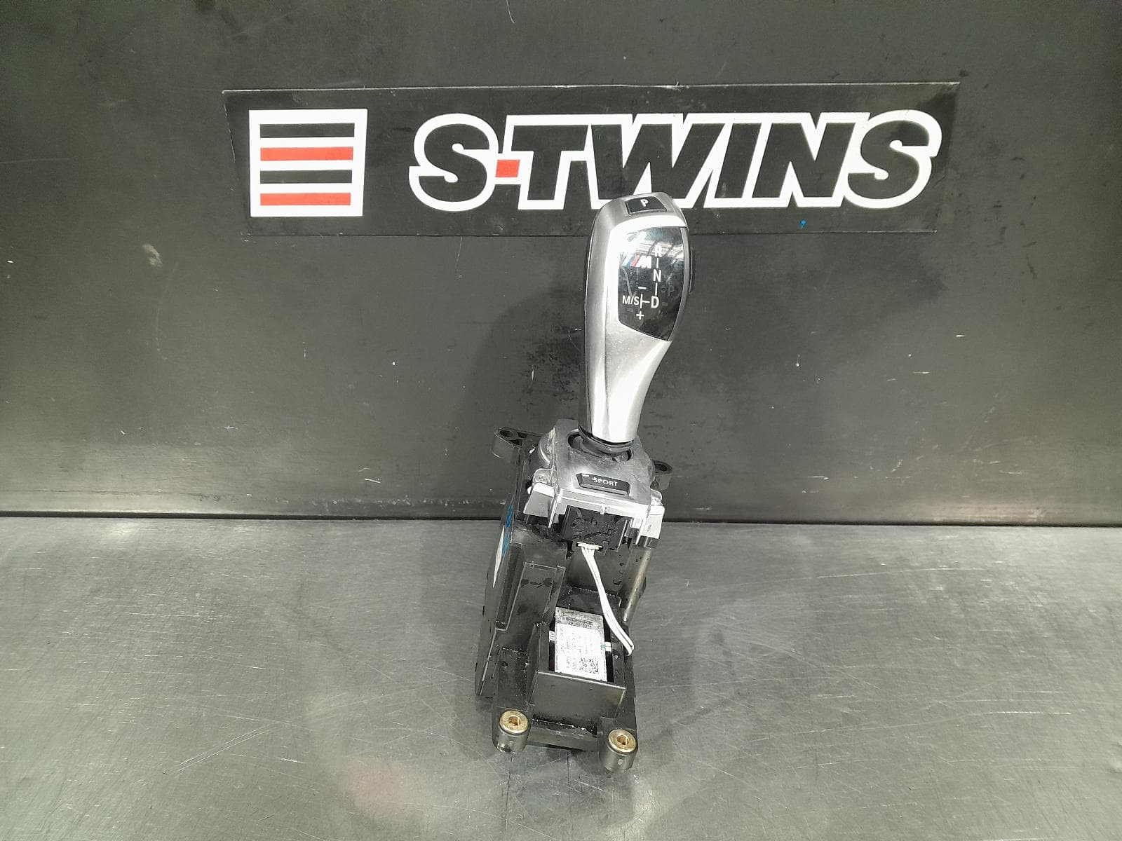Used auto part listing image: 2009 BMW X6 GEAR STICK SHIFTER AUTO, E71, 07/08-11/14 0000303617