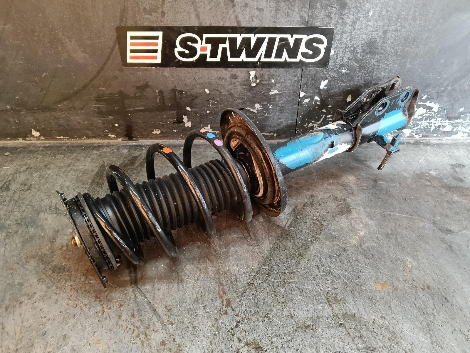 Used auto part listing image: 2021 PEUGEOT 2008 RIGHT FRONT STRUT P24, 07/20- 0000402820