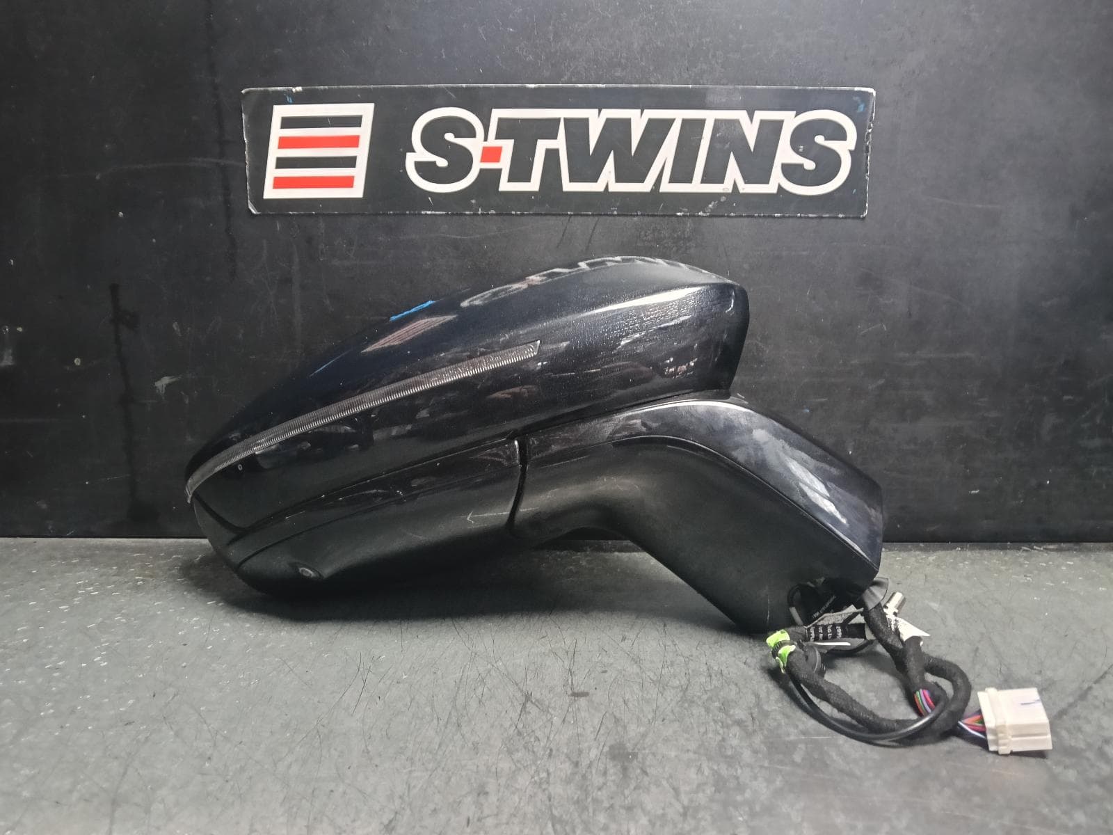 Used auto part listing image: 2025 CHERY OMODA 5 RIGHT DOOR MIRROR T34/T19C, W/ AUTO POWER FOLD, CAMERA TYPE, HIGH GLOSS BLACK, W/ BLACK INSERTS, 12/22- 0000411937