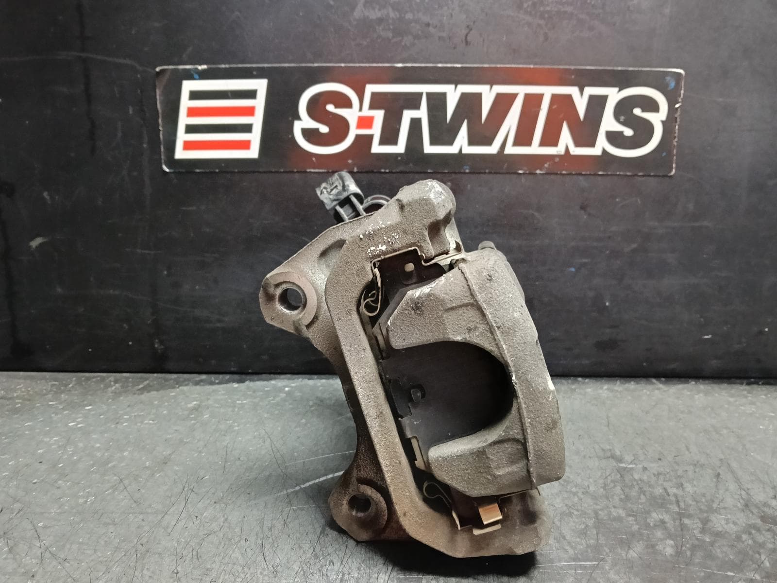 Used auto part listing image: 2018 MAZDA CX5 CALIPER LH REAR, KF, 02/17-03/26 (AUS ONLY) 0000409756