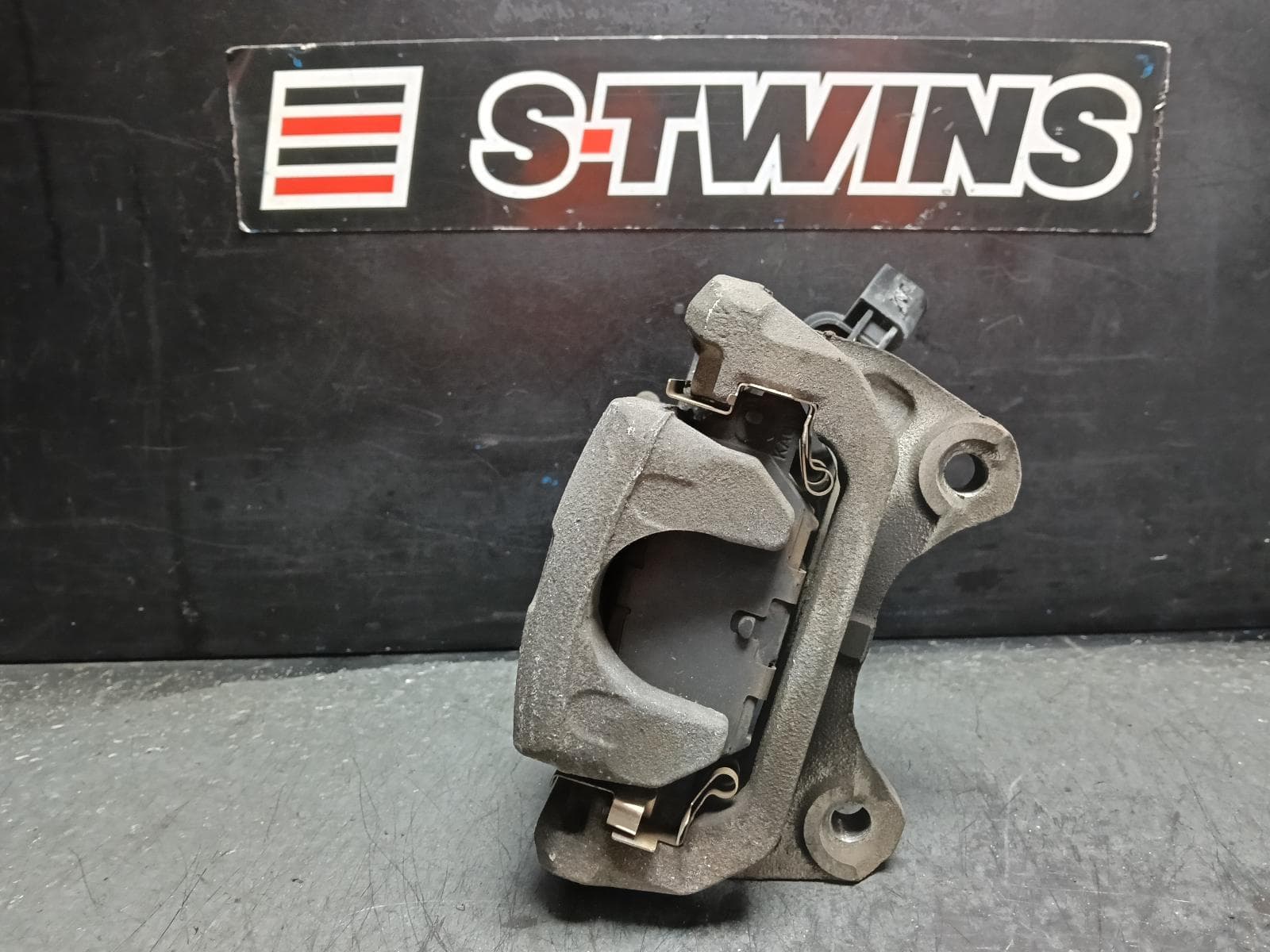 Used auto part listing image: 2018 MAZDA CX5 CALIPER RH REAR, KF, 02/17-03/26 (AUS ONLY) 0000409757