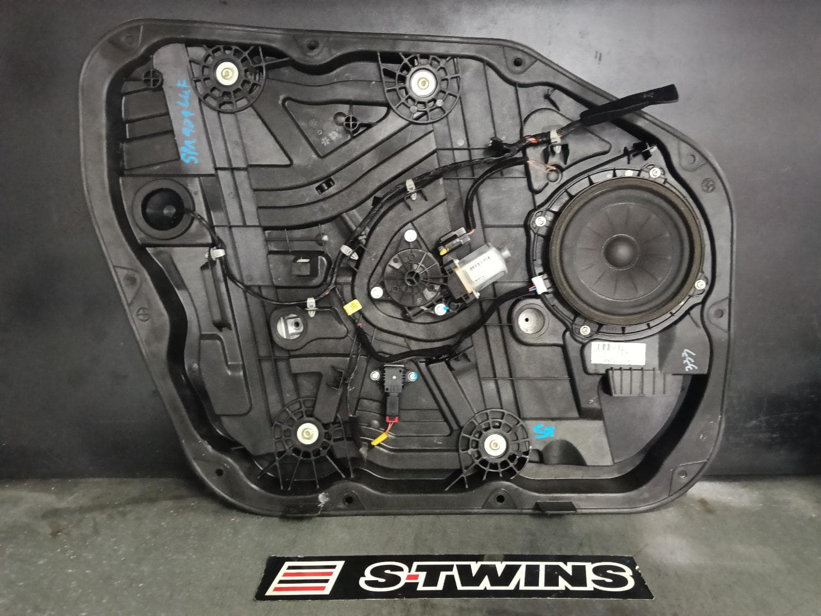 Used auto part listing image: 2015 HYUNDAI TUCSON LEFT FRONT WINDOW REG MOTOR TL, DOOR REG ASSY (REG AND MOTOR), ACTIVE X, 06/15-01/21 0000407455