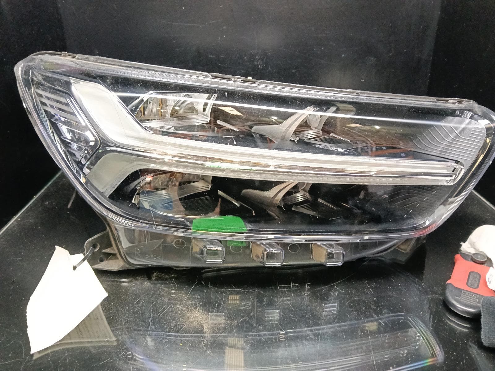 Used auto part listing image: 2020 VOLVO XC40 RIGHT HEADLAMP W/ LED, ADAPTIVE TYPE, 02/18-05/22 0000402878