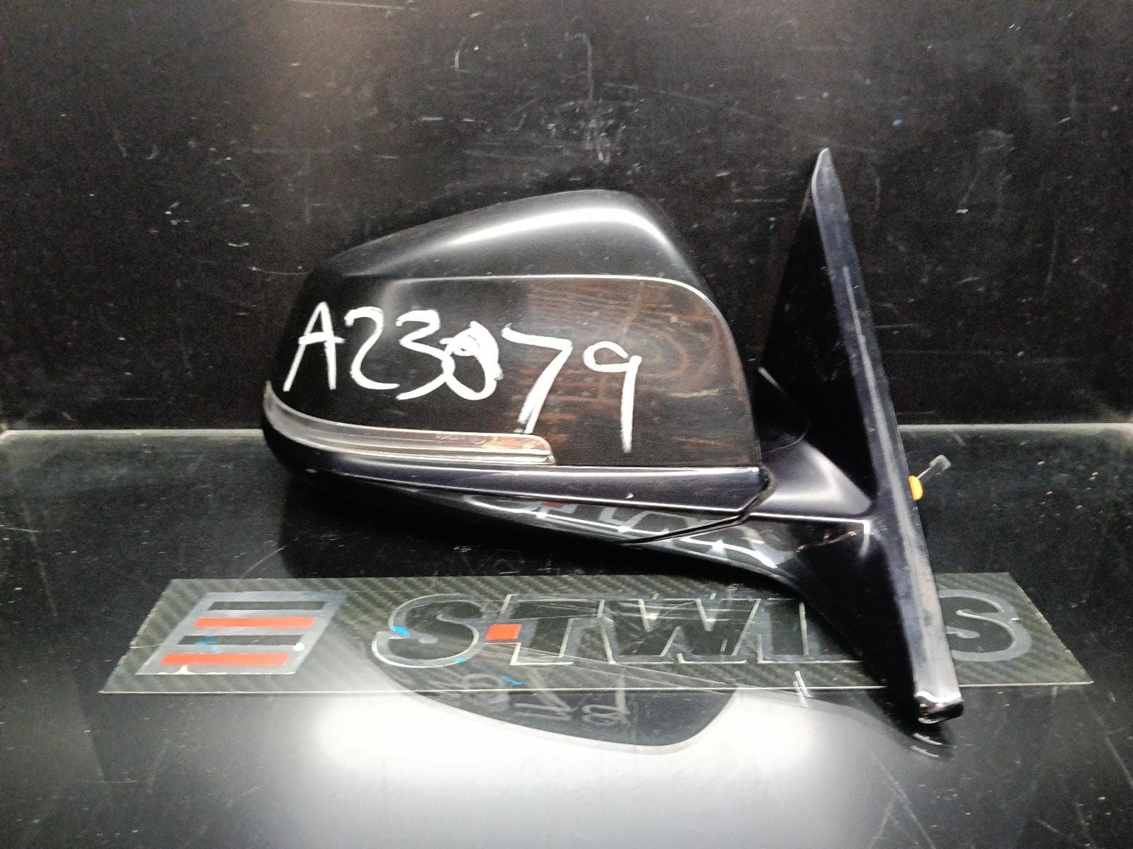 Used auto part listing image: 2015 BMW 4 SERIES RIGHT DOOR MIRROR F82/F83, COUPE/CABRIO, M4, M SPORT, W/ AUTO DIP, LANE CHANGE ASSIST, SURROUND VIEW, SEAT ADJ. & MEMORY TYPE, 03/14-06/20 0000402896
