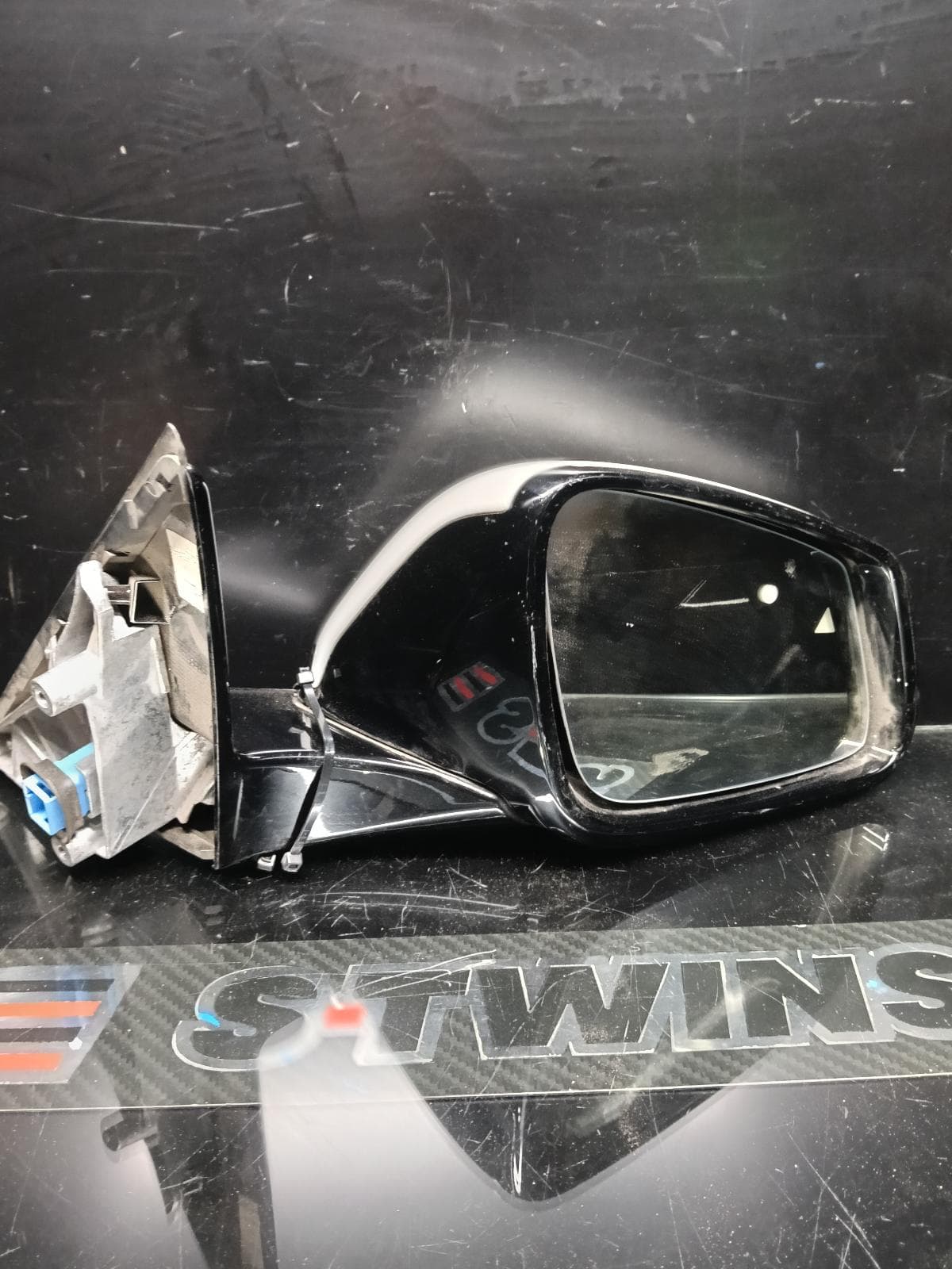 Used auto part listing image: 2021 BMW 1 SERIES RIGHT DOOR MIRROR F40, W/ POWER FOLD, HEATED TYPE, COLOUR CODED, 05/19-06/24 0000402920