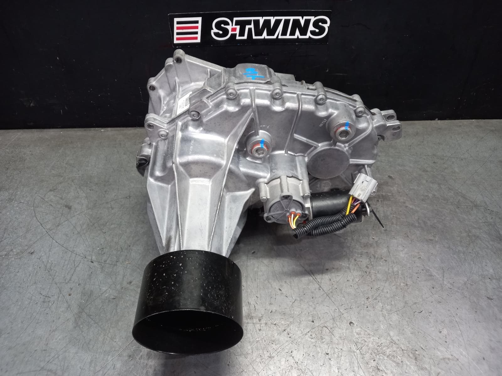Used auto part listing image: 2024 NISSAN NAVARA TRANSFER CASE NP300, AUTO T/M, DIESEL, 2.3, YS23, 01/21-12/25 0000408185
