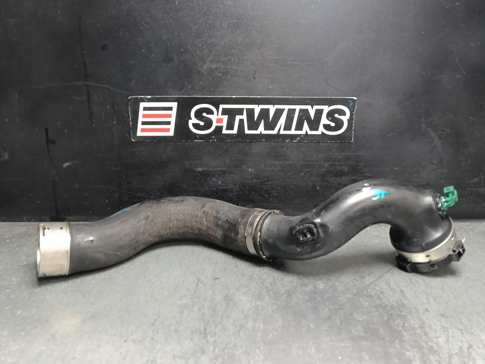 Used auto part listing image: 2024 NISSAN NAVARA INTERCOOLER NP300, UPPER TURBO TO INTERCOOLER PIPE (RH SIDE), DIESEL, 2.3, YS23DDTT (TWIN TURBO), 04/15- 0000408192