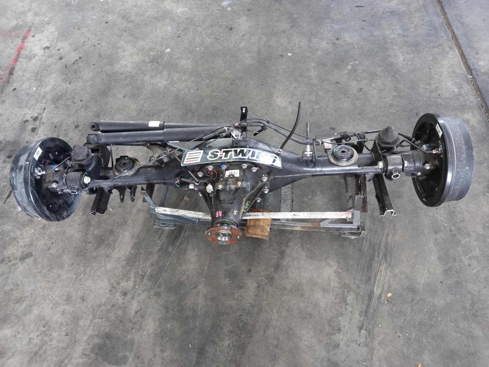 Used auto part listing image: 2024 NISSAN NAVARA REAR DIFF ASSEMBLY NP300, DIESEL, 2.3, TWIN TURBO, 4WD, AUTO T/M, 3.357 RATIO, W/ DIFF LOCK, COIL SPRING TYPE, 01/21- 0000408208