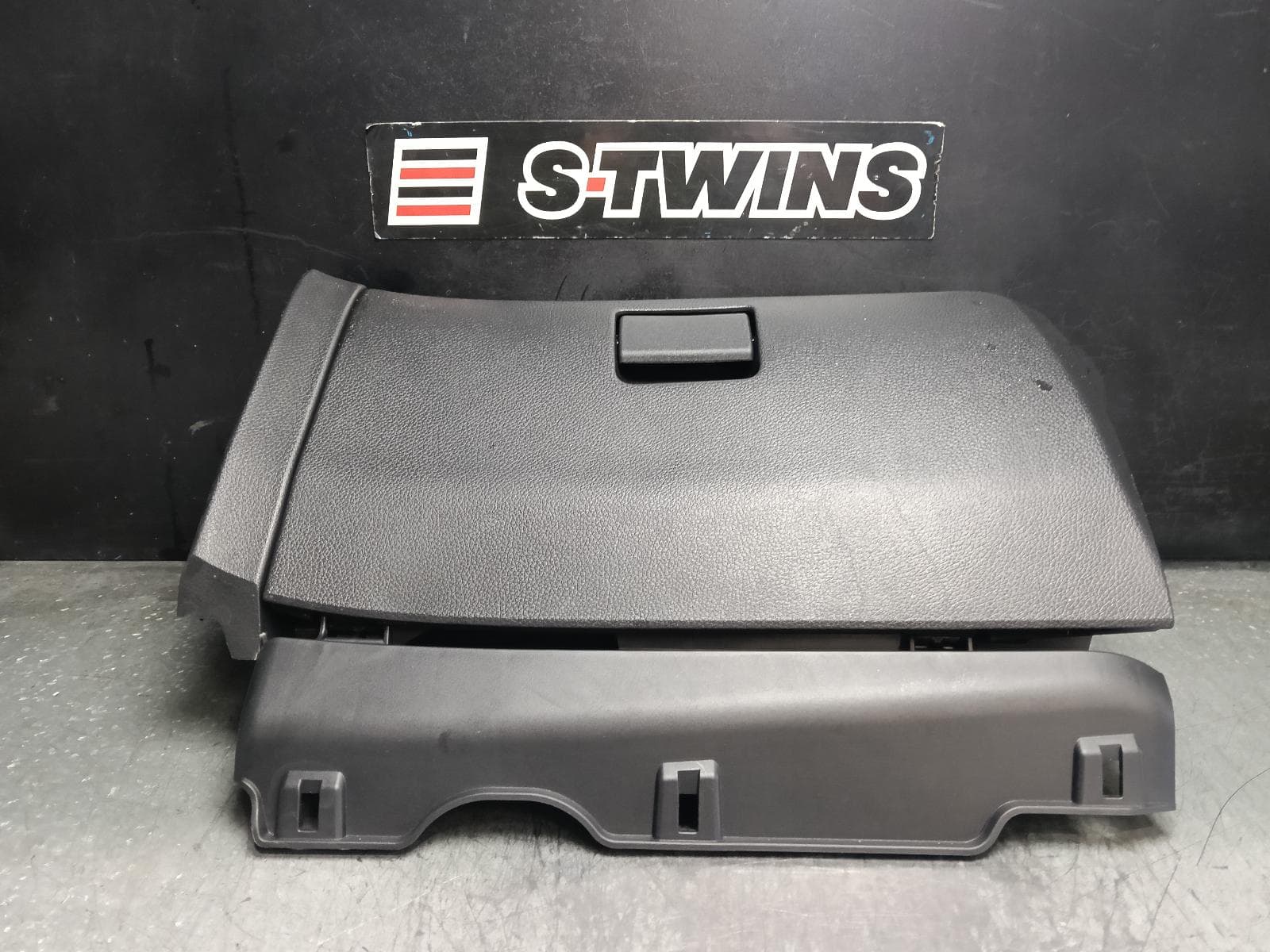 Used auto part listing image: 2024 NISSAN NAVARA GLOVE BOX NP300, BLACK, 04/15-12/25 0000408210