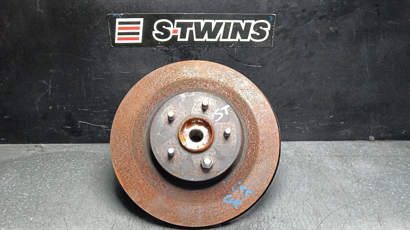 Used auto part listing image: 2022 MITSUBISHI OUTLANDER LEFT REAR HUB ASSEMBLY ZM, AWD, 08/21- 0000402369