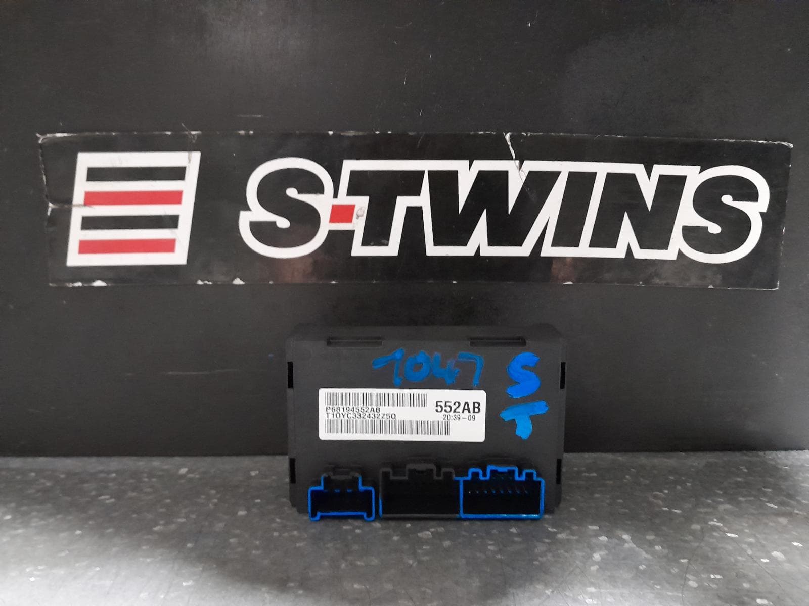 Used auto part listing image: 2011 JEEP GRANDCHEROKEE TRANSFER CASE ECU, WK, 10/10-03/13 0000337488