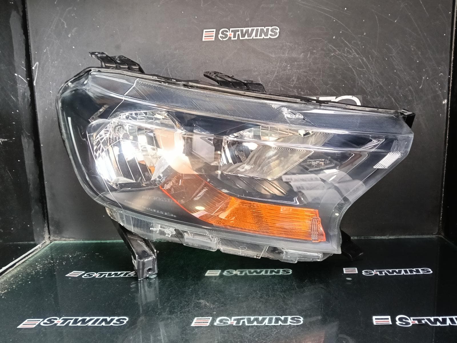 Used auto part listing image: 2016 FORD RANGER RIGHT HEADLAMP PX SERIES 2, XL/XLS/XLT, W/ AMBER FLASHER TYPE, 06/15-04/22 0000400843