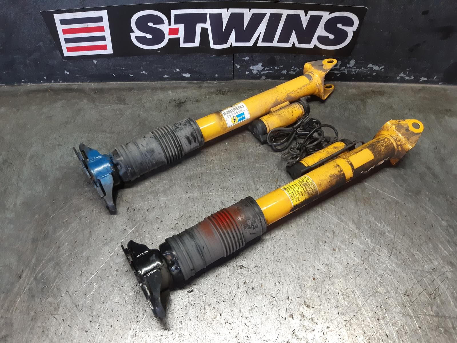 Used auto part listing image: 2012 JEEP GRANDCHEROKEE SHOCK ABSORBER WK, REAR (PAIR), SRT8/SRT TYPE, 10/10-09/16 0000281692