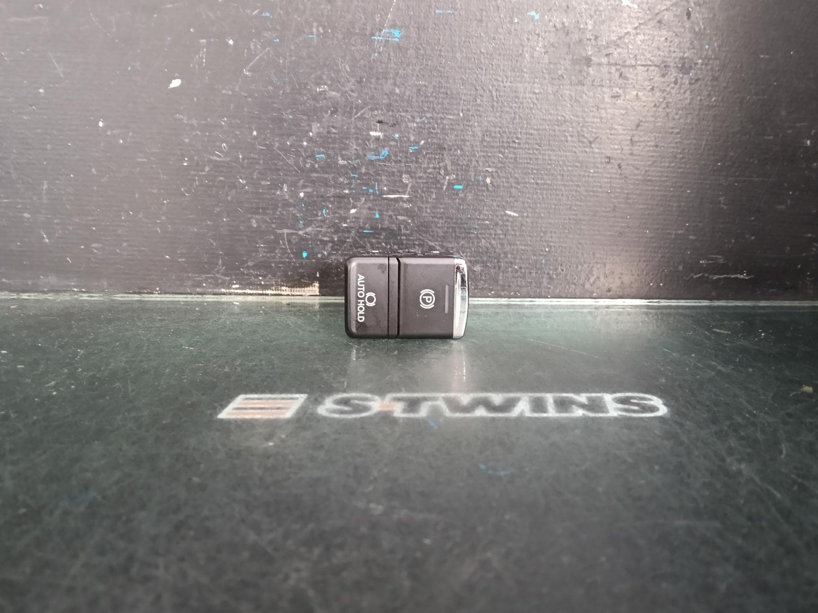 Used auto part listing image: 2021 MITSUBISHI PAJERO ELECT PARK SWITCH, PAJERO SPORT, QF, 11/19- 0000409125