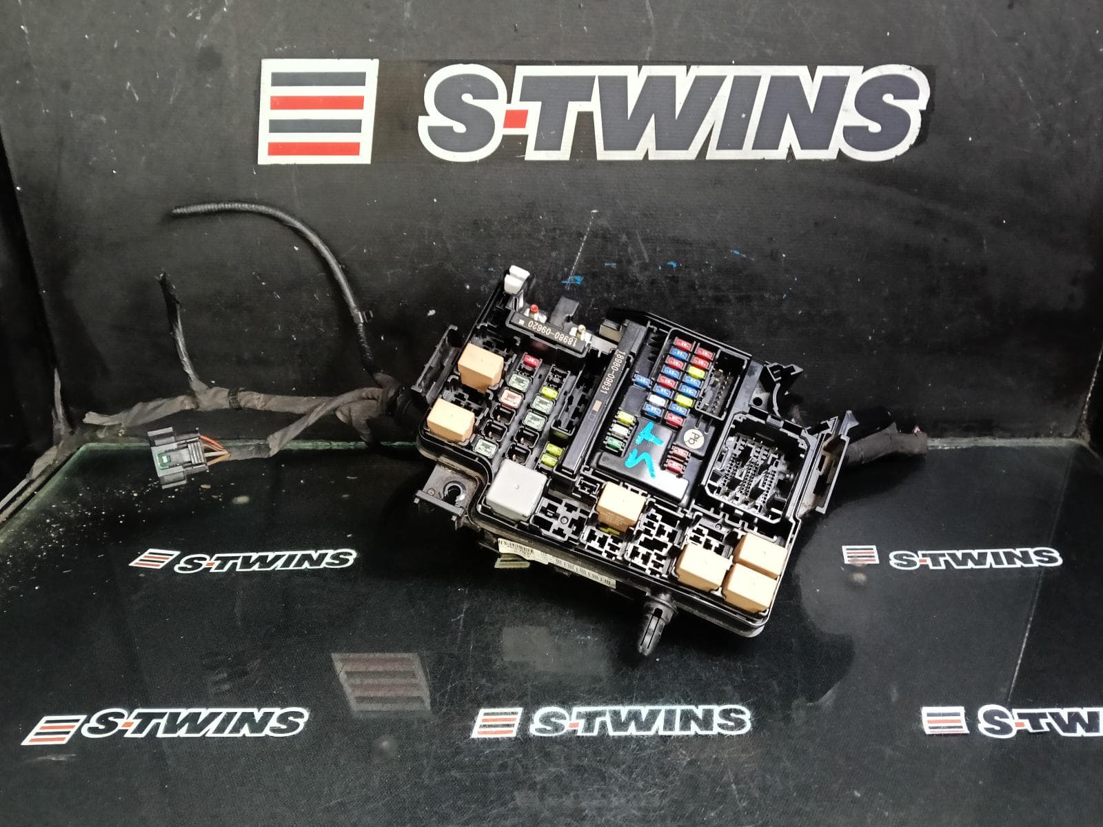 Used auto part listing image: 2019 HYUNDAI I30 FUSE BOX ENGINE BAY, PETROL, PD, 03/17- 0000403407