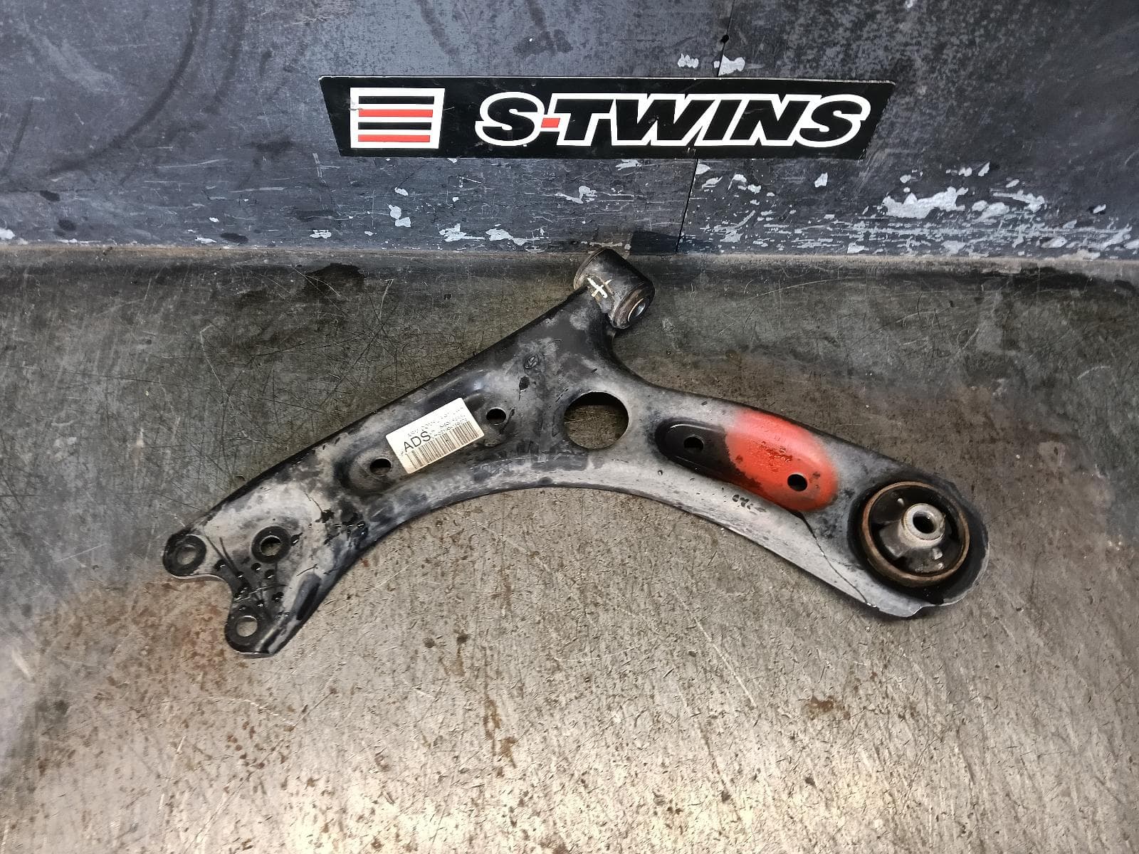 Used auto part listing image: 2019 HYUNDAI I30 LEFT FRONT LOWER CONTROL ARM PD, HATCH (S. KOREA VIN KMHH), GO/ACTIVE/ELITE/SR, 03/17-12/23 0000403433