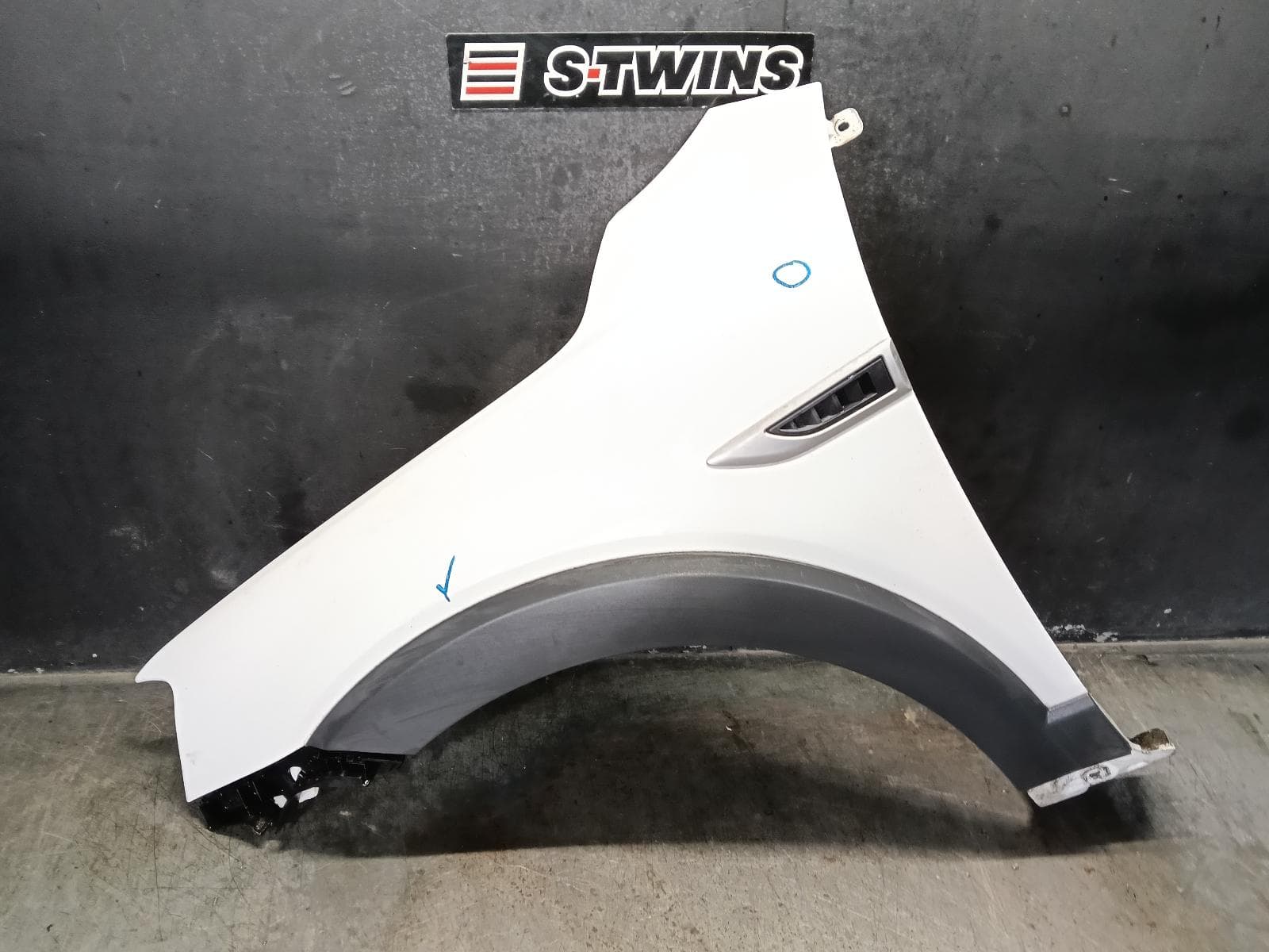 Used auto part listing image: 2014 HOLDEN CAPTIVA LEFT GUARD CG, CAPTIVA 7 (4TH VIN = C), 01/11-09/15 0000403553