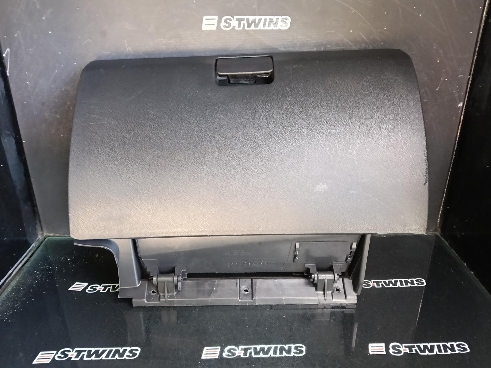 Used auto part listing image: 2014 HOLDEN CAPTIVA GLOVE BOX LOWER, CG, 01/11-06/18 0000403789