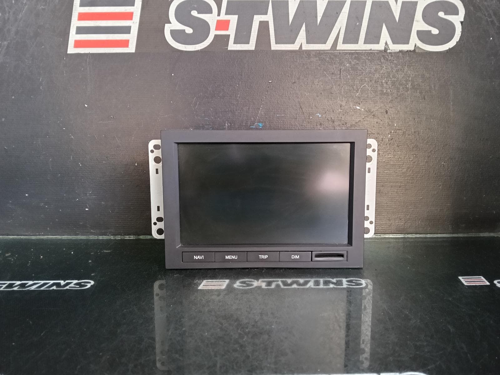 Used auto part listing image: 2014 HOLDEN CAPTIVA DISPLAY UNIT ONLY, SAT NAV TYPE, 3 PLUG ON BACK TYPE, CG, 01/11-09/15 0000403792