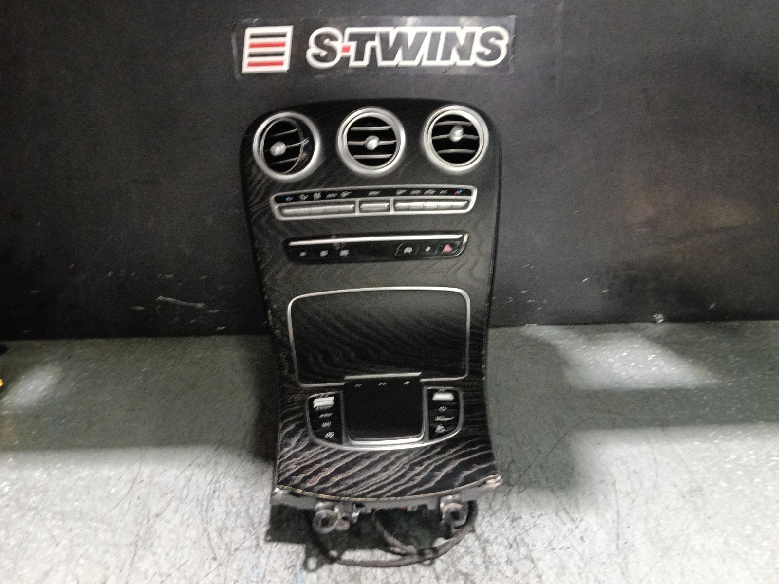 Used auto part listing image: 2022 MERCEDES GLC CLASS CONSOLE X253/C253, 09/15-03/23 0000403364