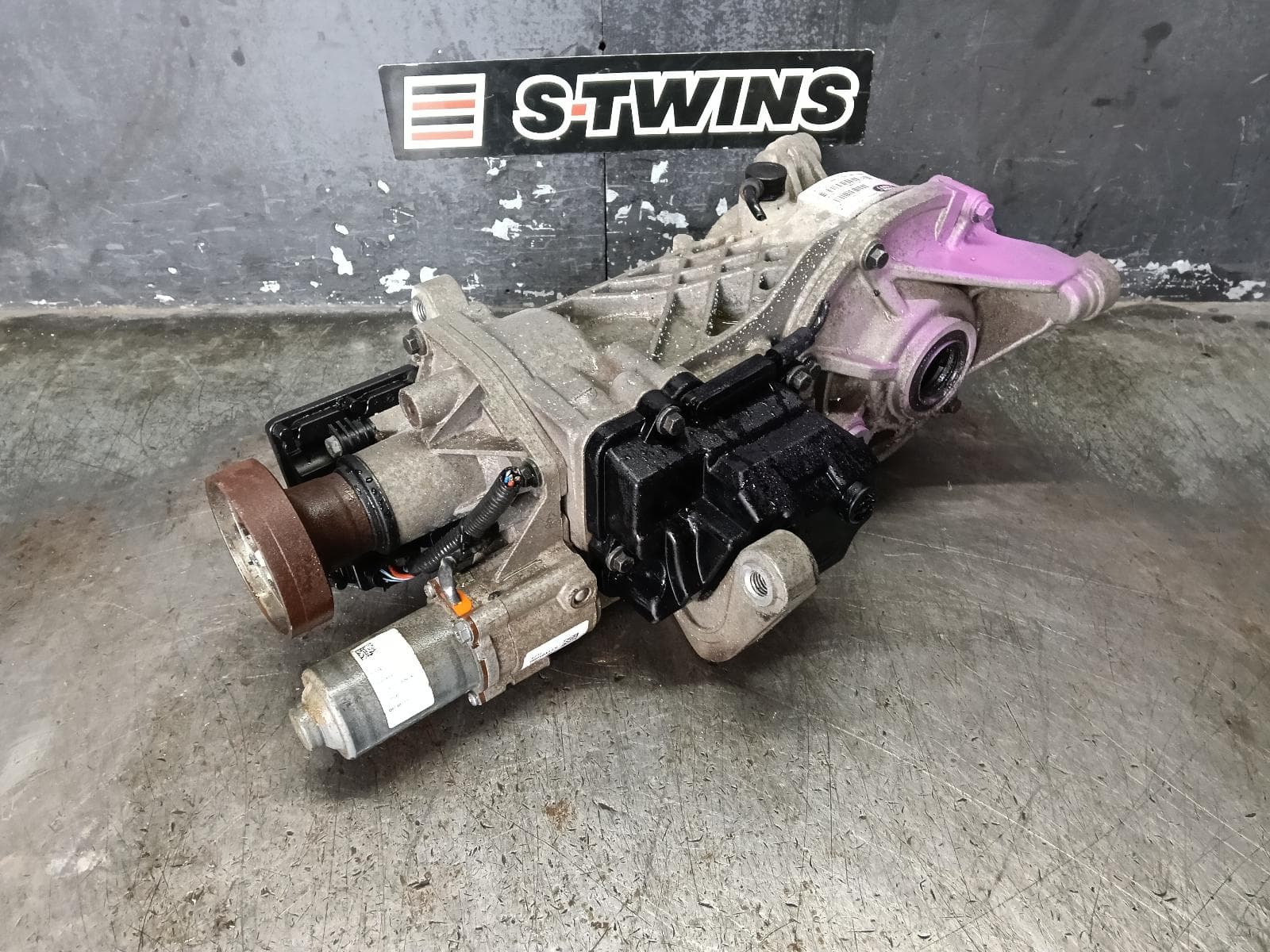 Used auto part listing image: 2017 LAND ROVER DISCOVERY SPORT DIFFERENTIAL CENTRE REAR (COMPLETE), EFFICIENT DRIVELINE, L550, 01/15-06/19 0000408691