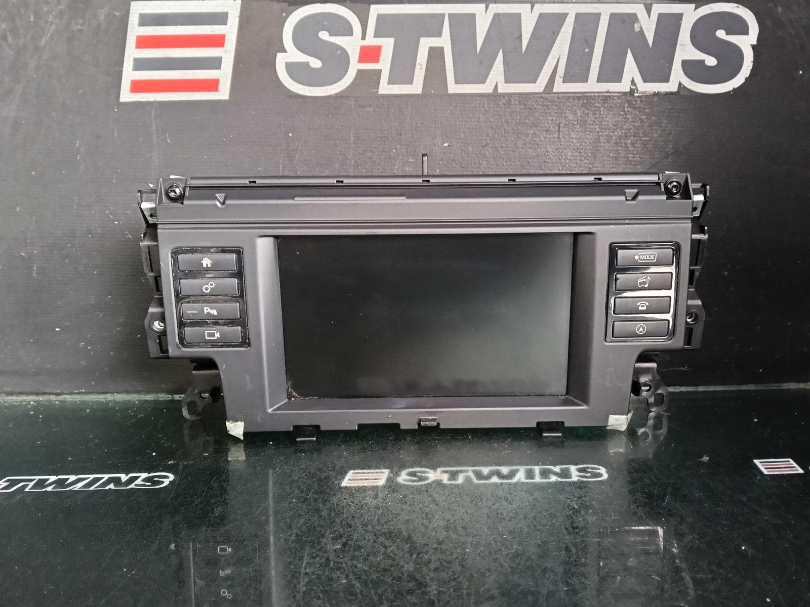 Used auto part listing image: 2017 LAND ROVER DISCOVERY SPORT DISPLAY UNIT, 8IN TOUCHSCREEN, L550, 01/15-06/19 0000408693