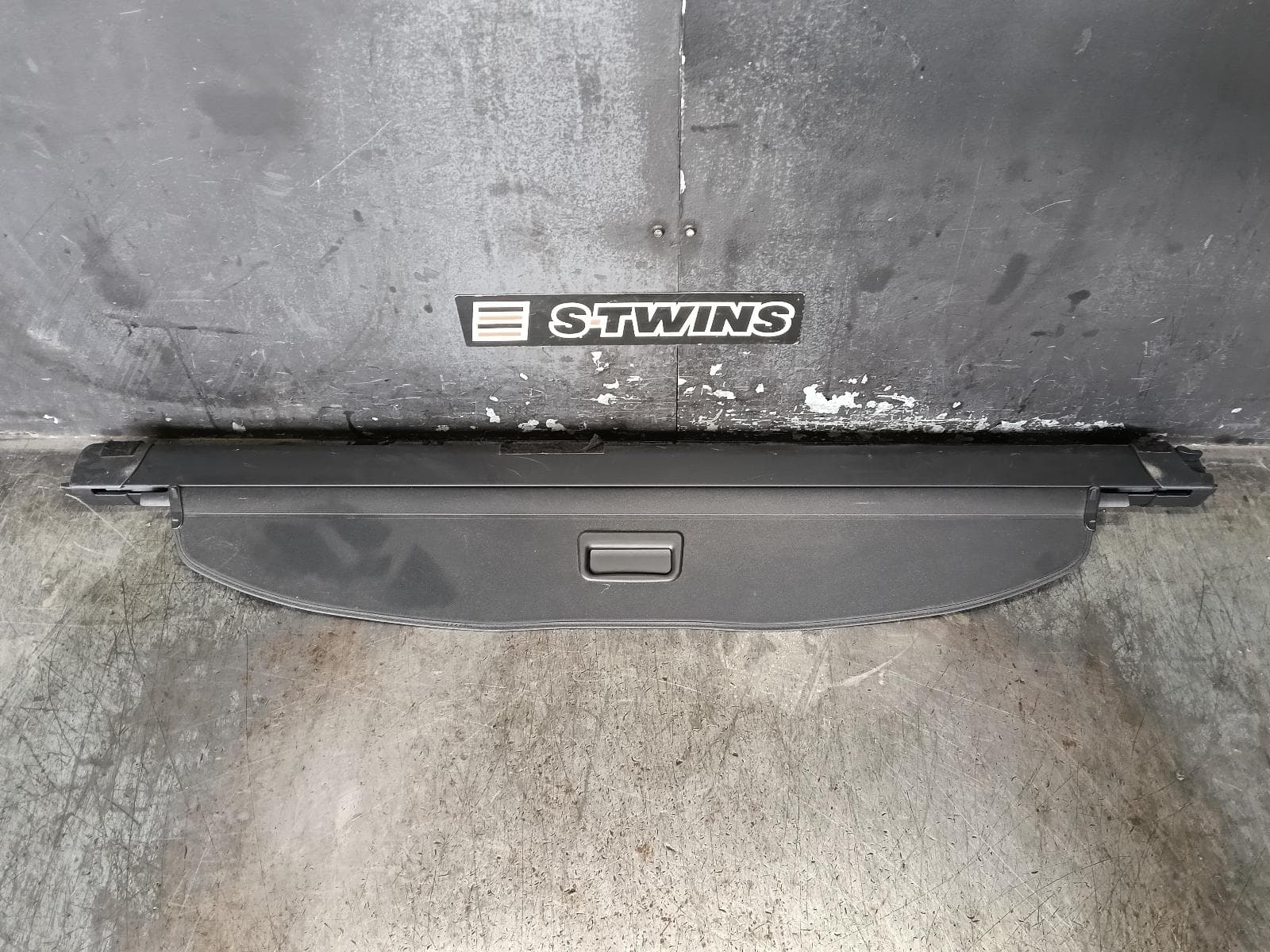 Used auto part listing image: 2017 LAND ROVER DISCOVERY SPORT PARCEL SHELF CARGO BLIND L550, 01/15- 0000408695