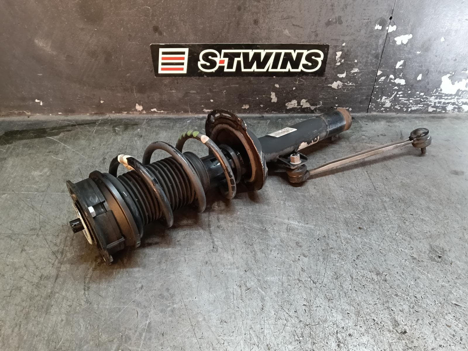 Used auto part listing image: 2019 VOLKSWAGEN POLO LEFT FRONT STRUT AW, ELECTRONIC TYPE, 09/17- 0000410739