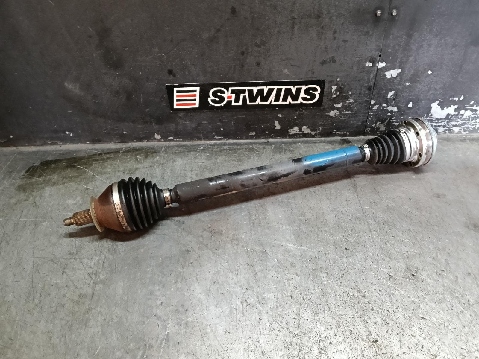 Used auto part listing image: 2019 VOLKSWAGEN POLO RIGHT DRIVESHAFT FRONT, PETROL, 2.0, TURBO, AW-AE, 08/18- 0000410740