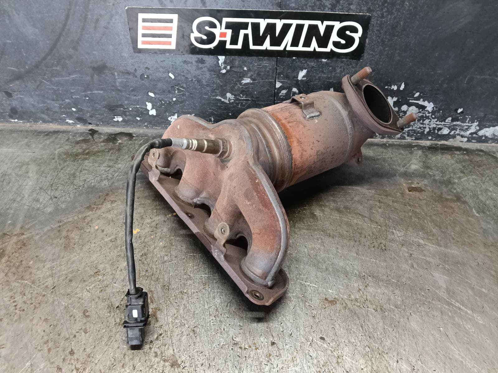 Used auto part listing image: 2018 HYUNDAI I30 CATALYTIC CONVERTER MANIFOLD-CAT TYPE, 2.0, G4NC, PETROL, PD, HATCH (S. KOREA VIN KMHH), 03/17-12/23 0000403799