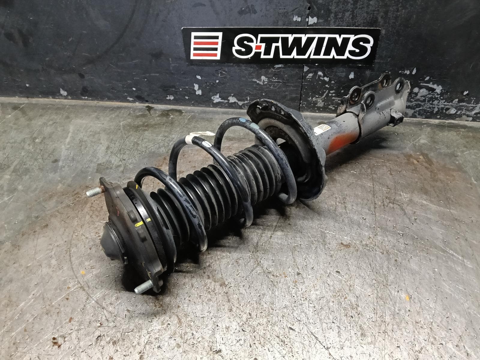 Used auto part listing image: 2018 HYUNDAI I30 LEFT FRONT STRUT PD, 2.0, G4NC, PETROL, 03/17-12/23 0000403815