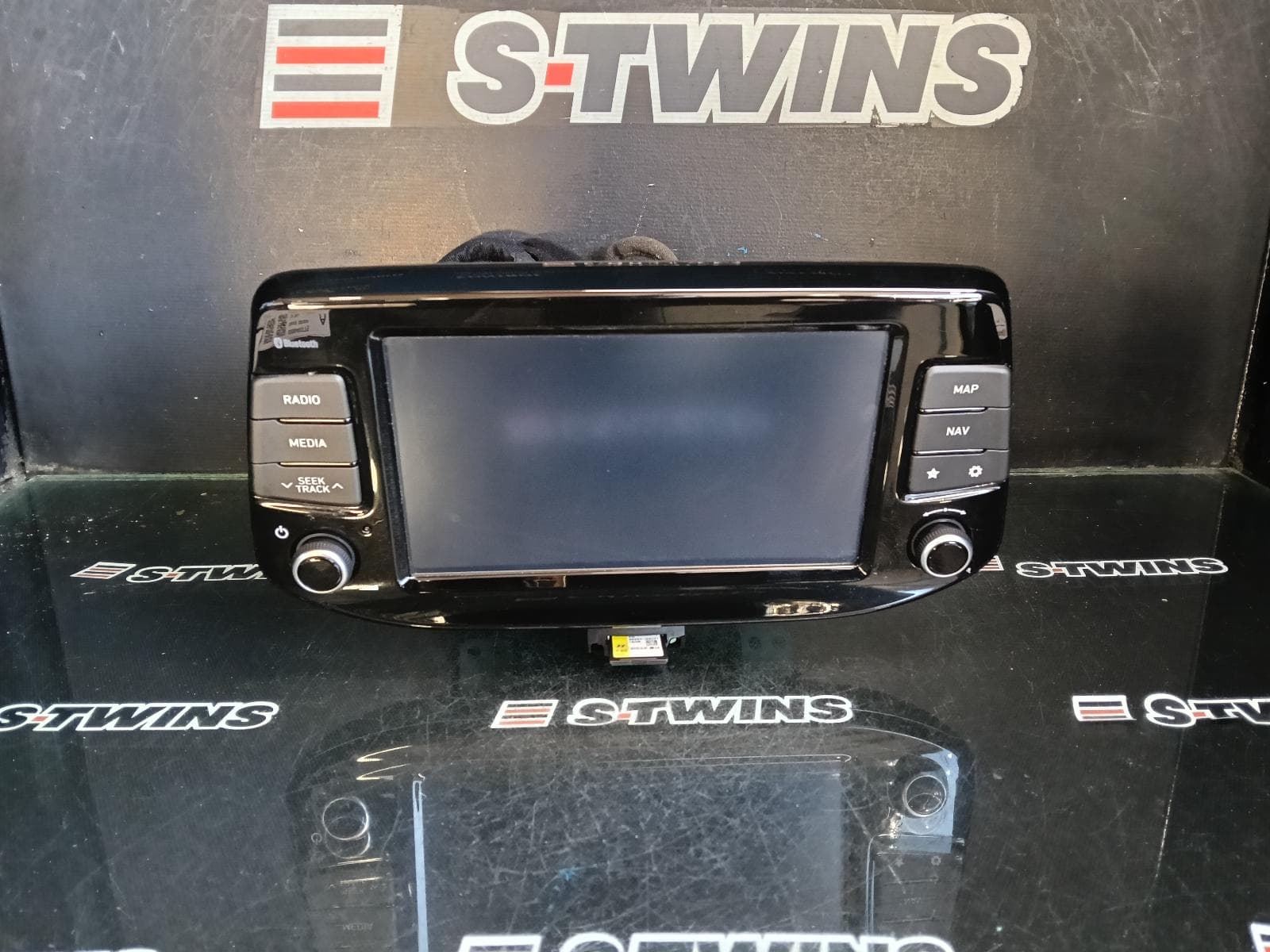 Used auto part listing image: 2018 HYUNDAI I30 HEAD UNIT, W/ DISPLAY UNIT, 8IN TOUCHSCREEN, W/ SAT NAV/STANDARD AUDIO TYPE, PD, HATCH (S. KOREA VIN KMHH), 03/17-07/20 0000403817