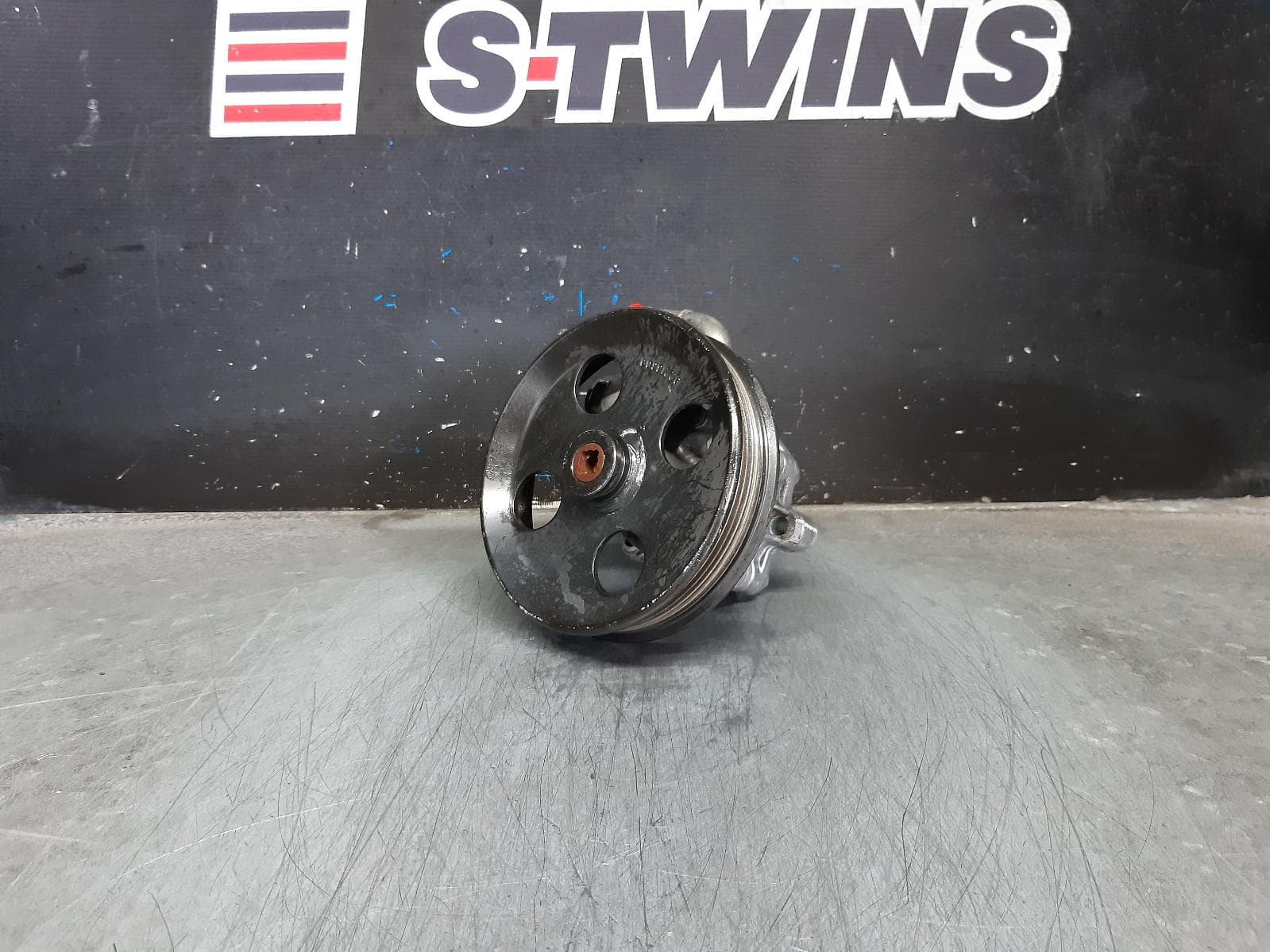Used auto part listing image: 2011 HOLDEN COMMODORE STEERING PUMP 3.6, VE, 08/06-05/13 0000318246