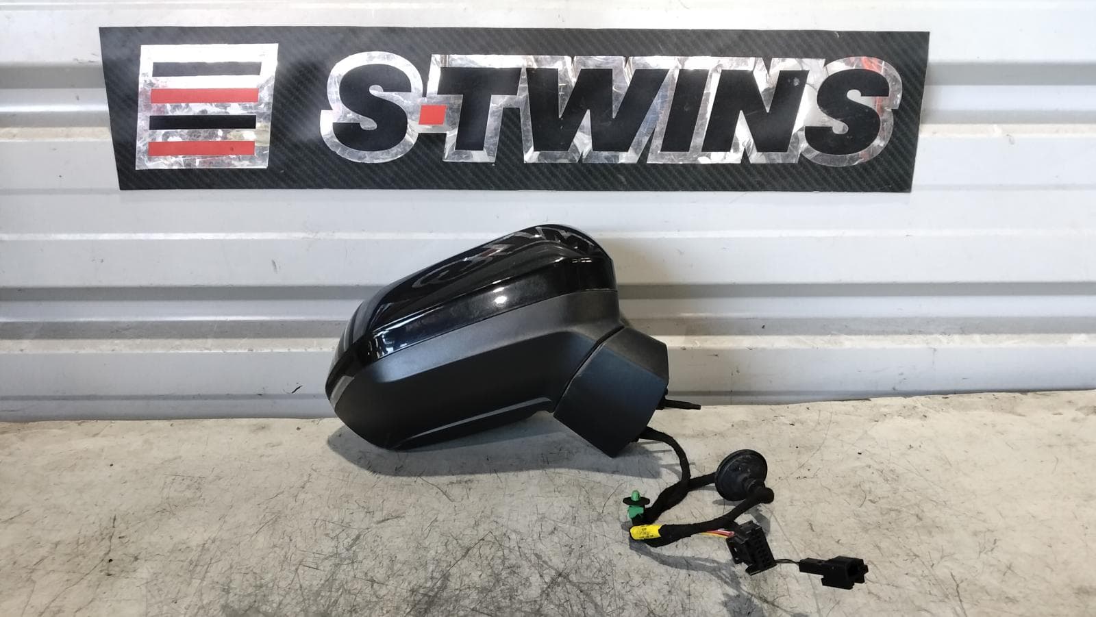 Used auto part listing image: 2017 AUDI Q2 RIGHT DOOR MIRROR GA, MANUAL FOLD TYPE, (6XC CODE), Q2, 10/16-01/21 0000398853
