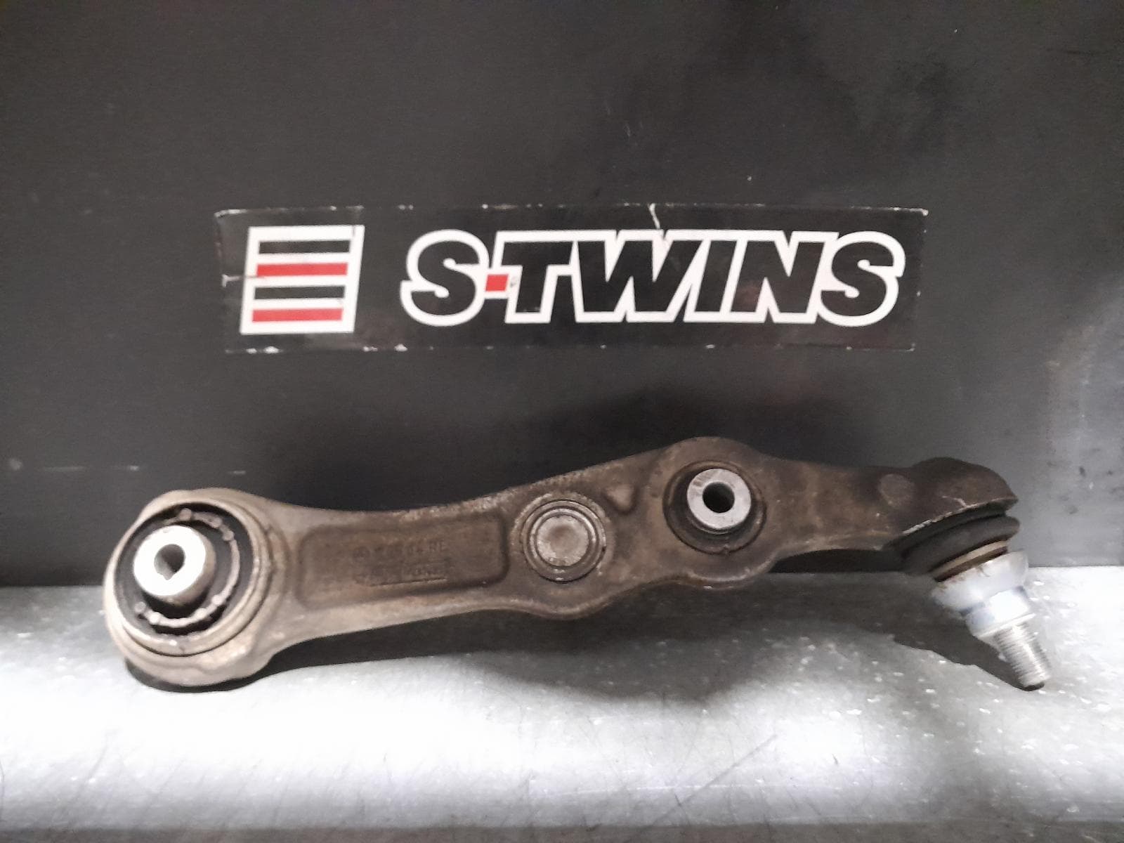 Used auto part listing image: 2017 MERCEDES E CLASS RIGHT FRONT LOWER CONTROL ARM REAR, STANDARD TYPE, W213/S213/A238/C238, 05/16- 0000337889