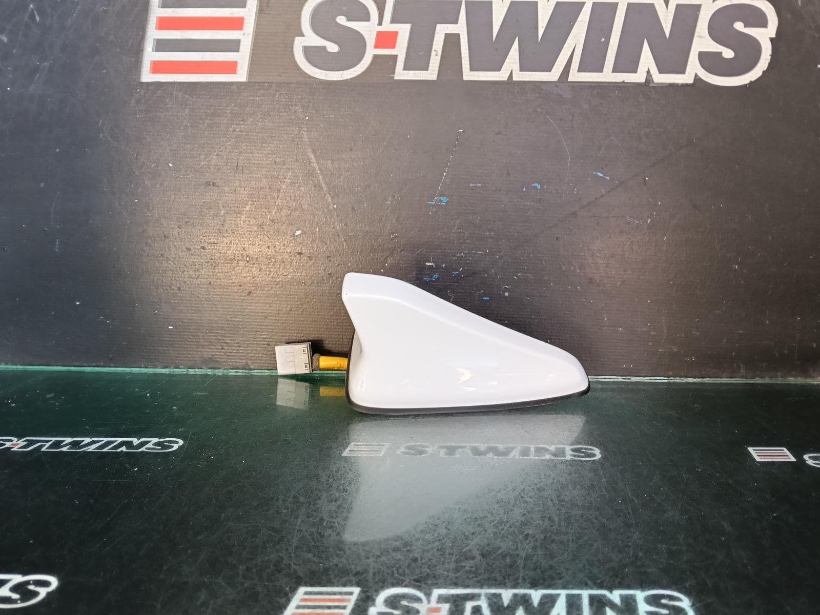 Used auto part listing image: 2022 HYUNDAI I30 ANTENNA SHARK FIN TYPE, NON SUNROOF, PD, HATCH (S. KOREA VIN KMHH), 03/17-12/23 0000404568
